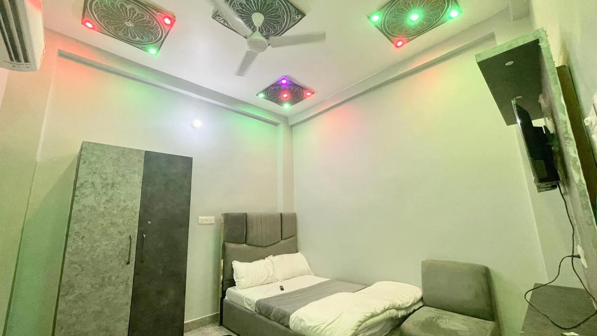 Hotel Pgh, Varanasi ! Fully-Air-Conditioned Hotel At Prime Location With Wifi- Availablity, Near Kashi Vishwanath Temple And Ganga Ghat, Luxurious Rooms