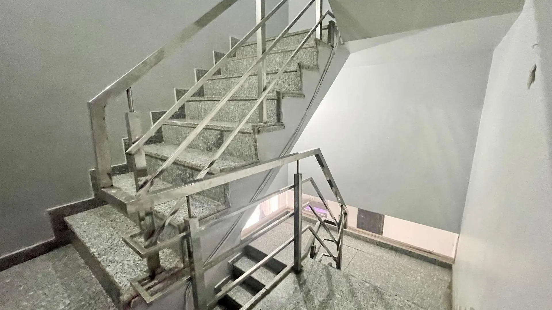 Hotel Pgh, Varanasi ! Fully-Air-Conditioned Hotel At Prime Location With Wifi- Availablity, Near Kashi Vishwanath Temple And Ganga Ghat, Luxurious Rooms 4*,