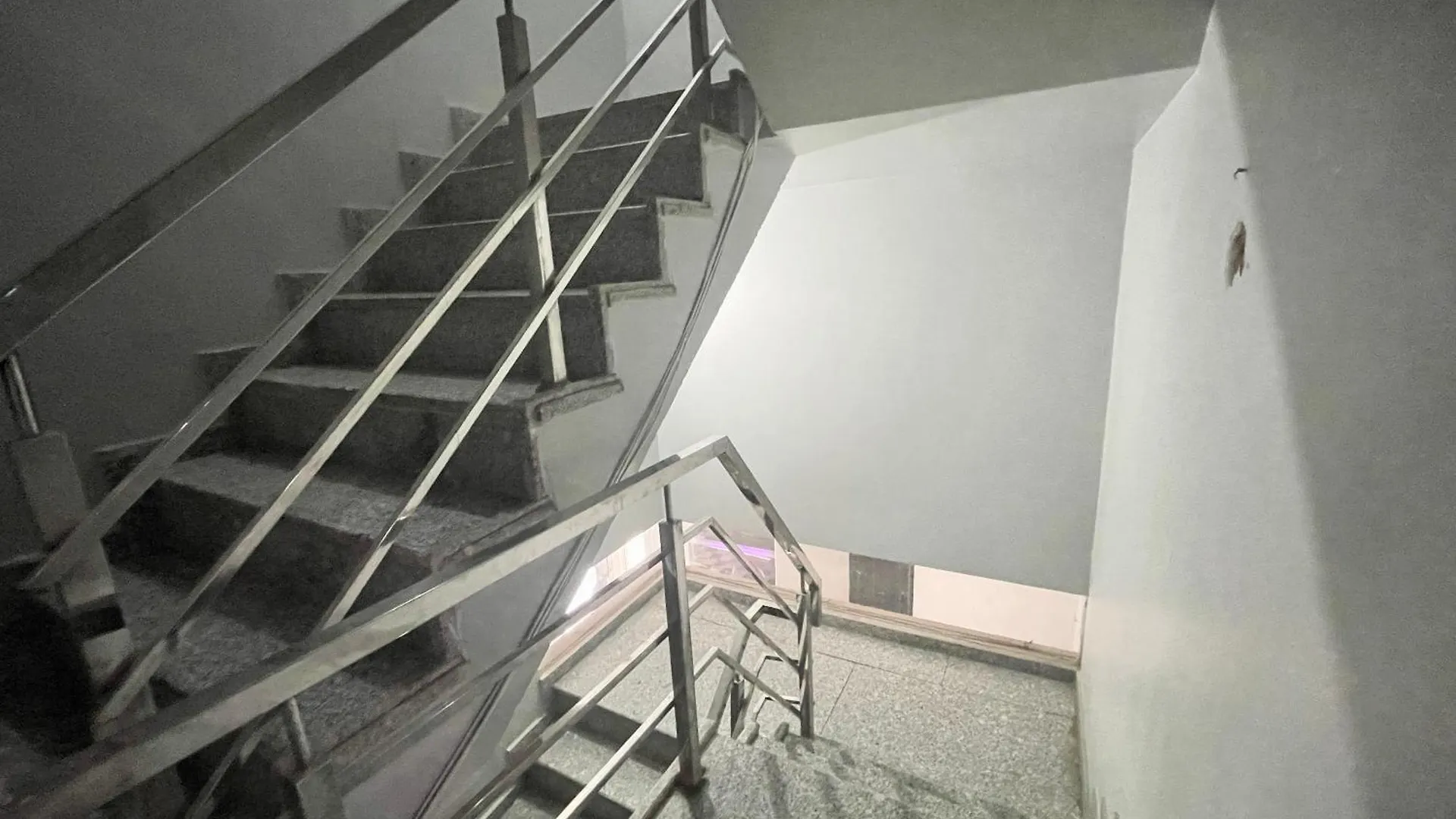 Hotel Pgh, Varanasi ! Fully-Air-Conditioned Hotel At Prime Location With Wifi- Availablity, Near Kashi Vishwanath Temple And Ganga Ghat, Luxurious Rooms Ινδία