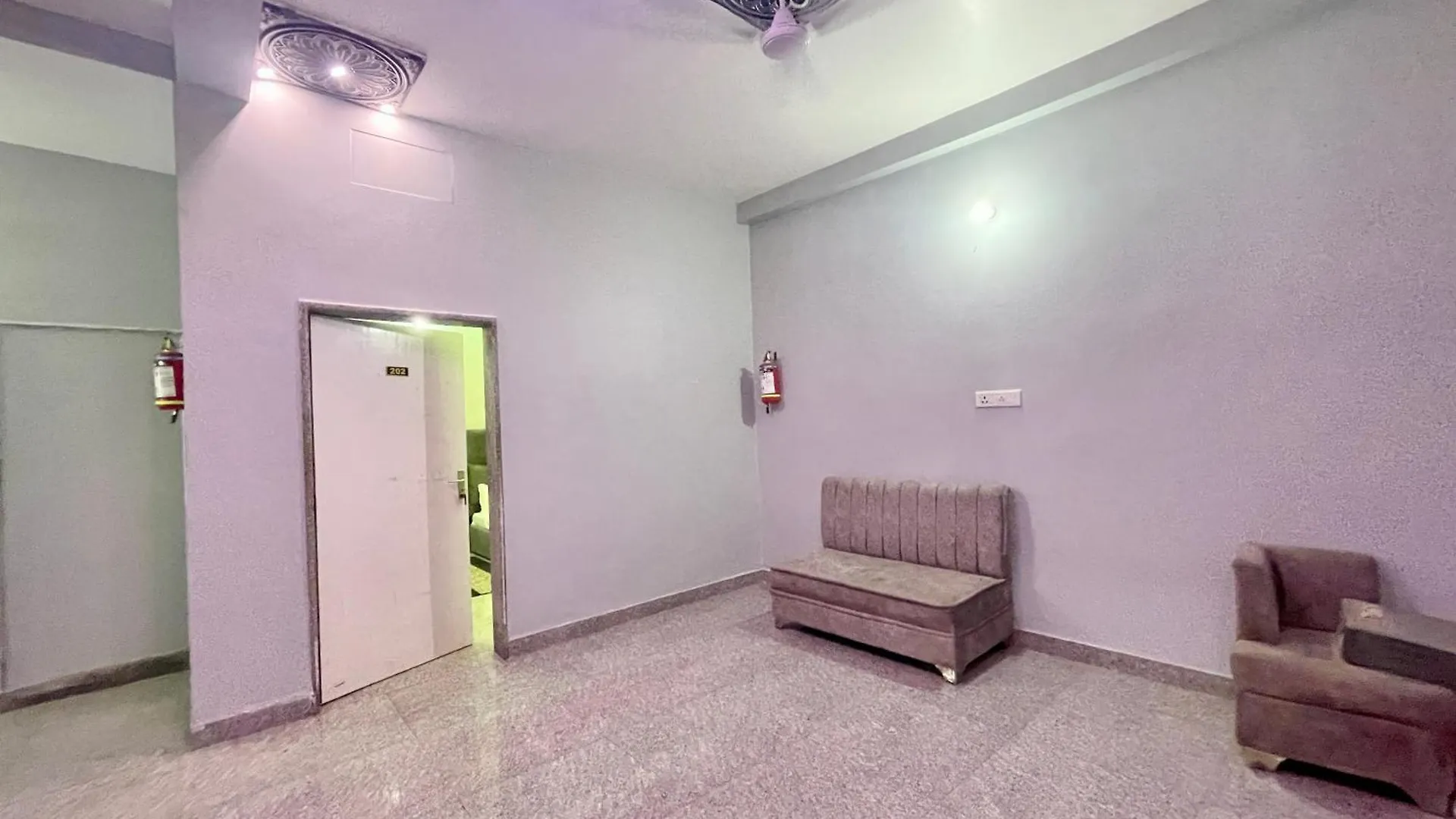 Hotel Pgh, Varanasi ! Fully-Air-Conditioned Hotel At Prime Location With Wifi- Availablity, Near Kashi Vishwanath Temple And Ganga Ghat, Luxurious Rooms 4*,