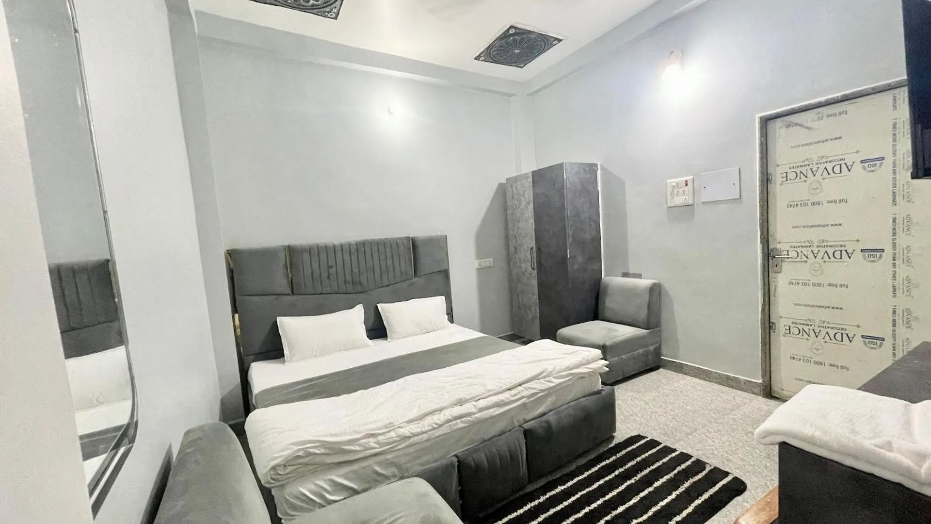 Hotel Pgh, Varanasi ! Fully-Air-Conditioned Hotel At Prime Location With Wifi- Availablity, Near Kashi Vishwanath Temple And Ganga Ghat, Luxurious Rooms