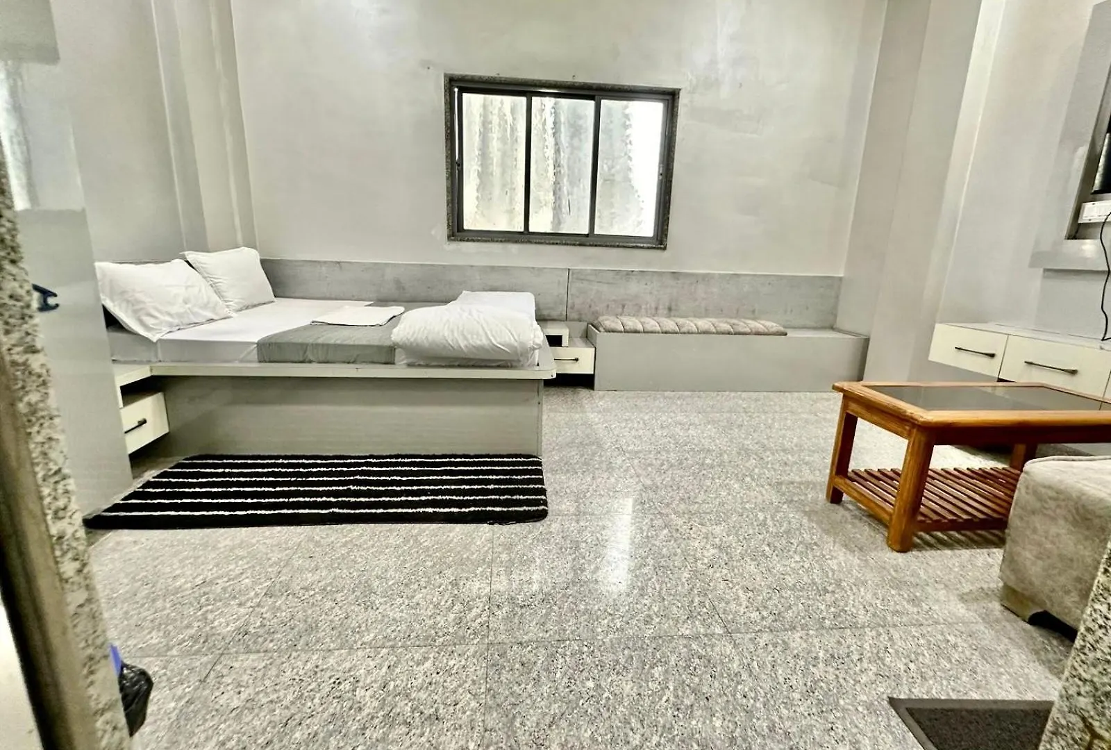 Hotel Pgh, Varanasi ! Fully-Air-Conditioned Hotel At Prime Location With Wifi- Availablity, Near Kashi Vishwanath Temple And Ganga Ghat, Luxurious Rooms Ινδία
