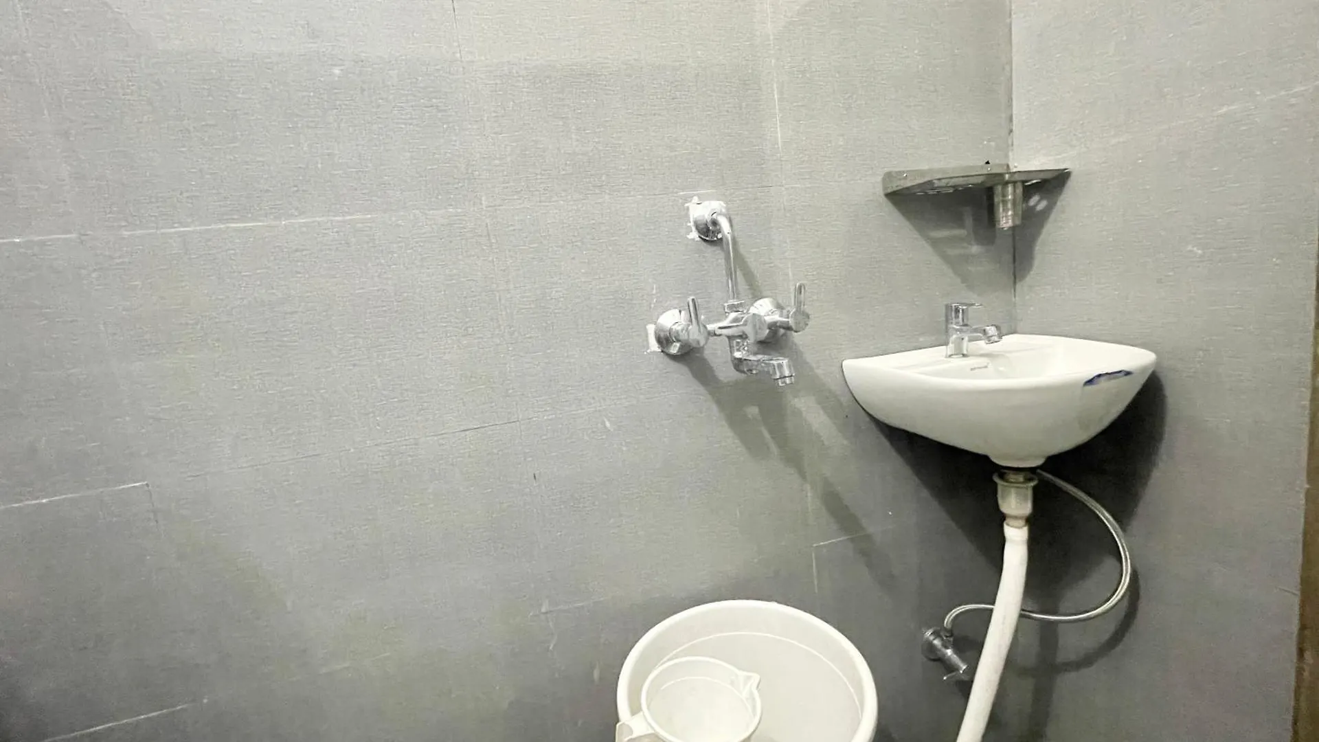 ****  Hotel Pgh, Varanasi ! Fully-Air-Conditioned Hotel At Prime Location With Wifi- Availablity, Near Kashi Vishwanath Temple And Ganga Ghat, Luxurious Rooms Ινδία