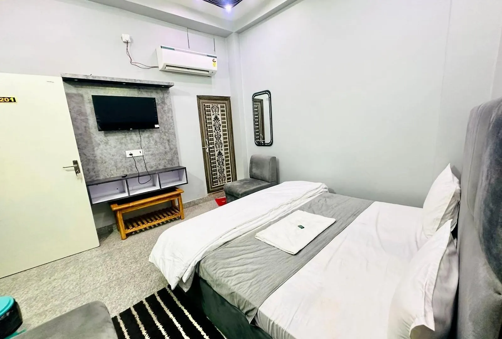 Hotel Pgh, Varanasi ! Fully-Air-Conditioned Hotel At Prime Location With Wifi- Availablity, Near Kashi Vishwanath Temple And Ganga Ghat, Luxurious Rooms