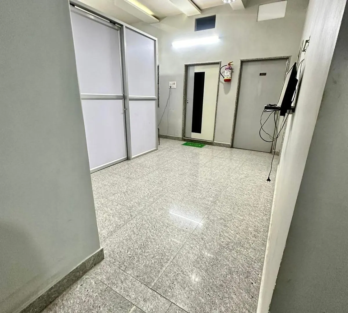 Hotel Pgh, Varanasi ! Fully-Air-Conditioned Hotel At Prime Location With Wifi- Availablity, Near Kashi Vishwanath Temple And Ganga Ghat, Luxurious Rooms 4*,
