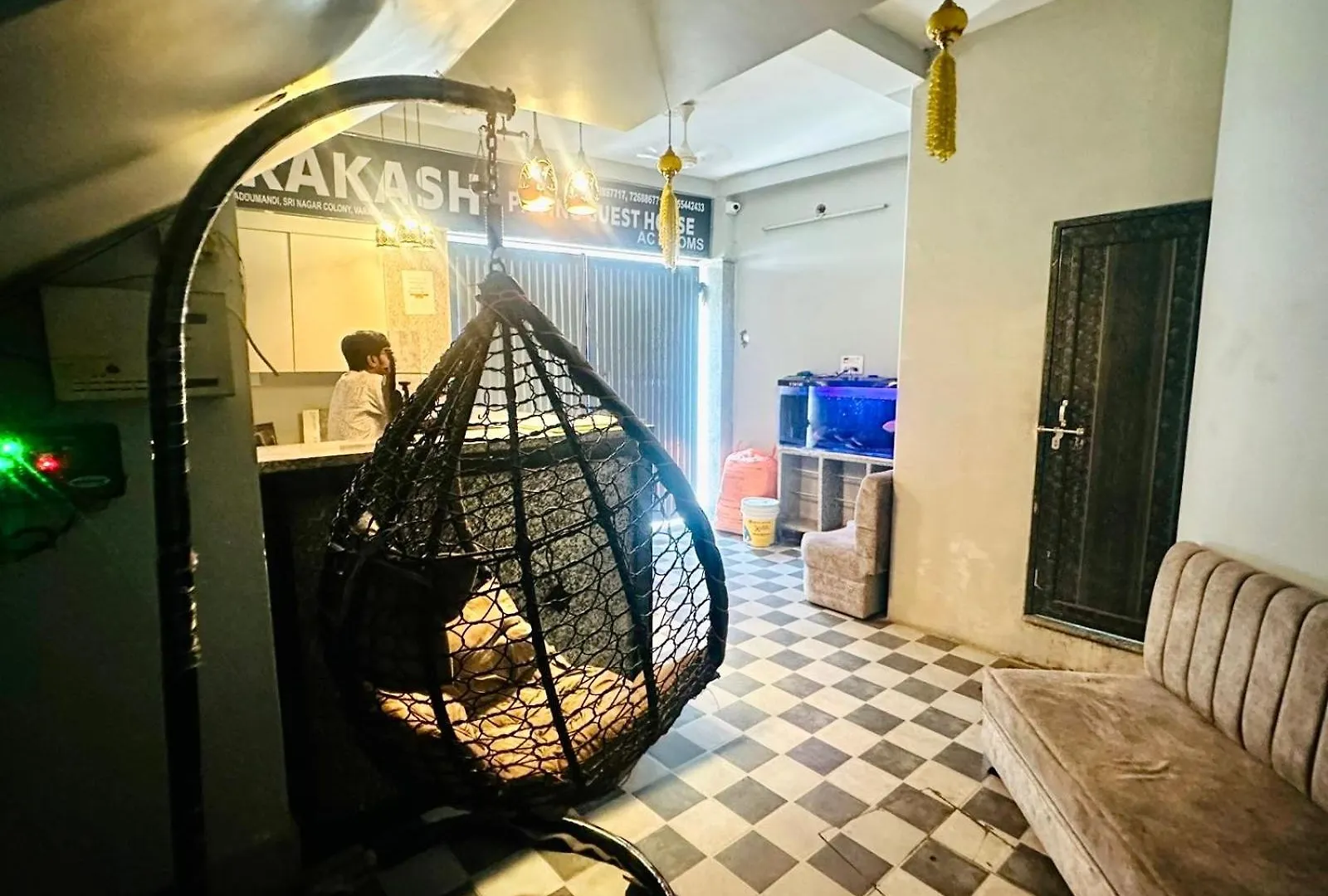 Hotel Pgh, Varanasi ! Fully-Air-Conditioned Hotel At Prime Location With Wifi- Availablity, Near Kashi Vishwanath Temple And Ganga Ghat, Luxurious Rooms 4*,  Ινδία